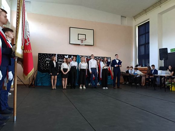 Rocznica uchwalenia Konstytucji 3- go Maja oraz pożegnanie klas maturalnych