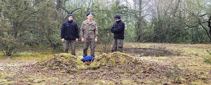 Szkolenie wojskowe młodzieży klasy 2 TM przez 13 Batalion Lekkiej Piechoty w Łomży- PĆT Niksowizna